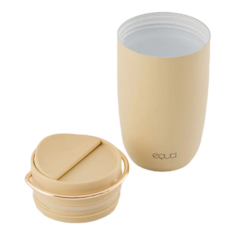 Equa beker in de kleur butter houdt je warme dranken echter tot 8 uur warm. Gemaakt van roestvrij staal. Thermo-geïsoleerd, 100% lekvrij. Keramische coating aan de binnenkant voor een betere smaak. Inhoud: 300ml