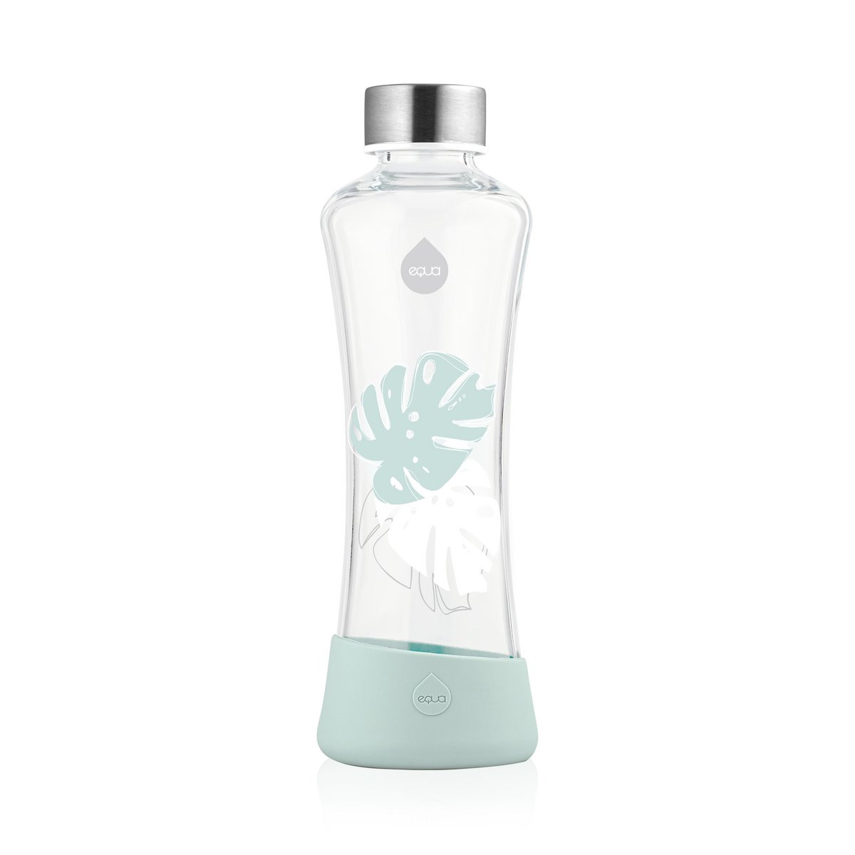 Prachtige glazen fles van Equa in de kleur munt, gemaakt van hoogwaardig borosilicaatglas, dop van roestvrij staal, tritan en siliconen ring om te beschermen tegen schokken.