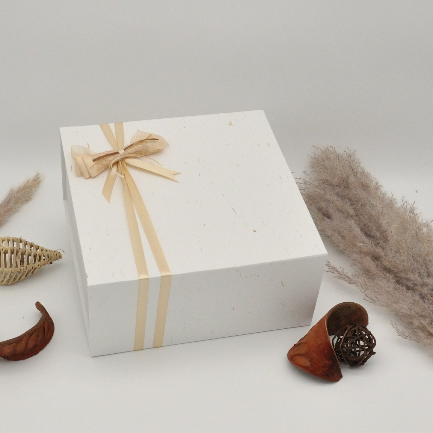 Luxury gift box white - Medium