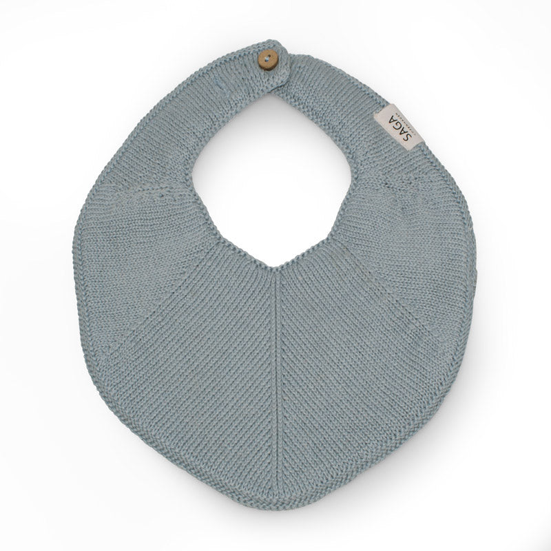 Gebreid slabbetje - Fjola - kleur Light blue - 19 x 25 cm.